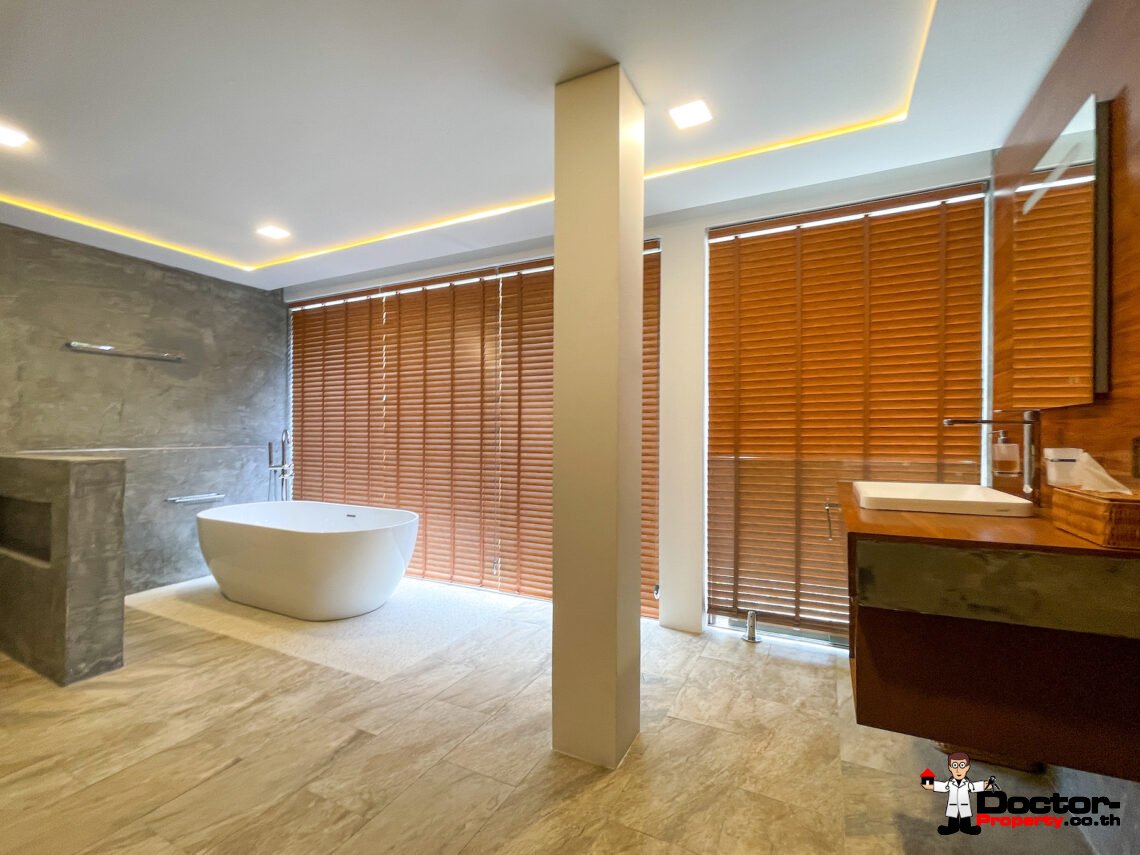 Spacious 5 Bedroom Pool Villa in Chaweng Noi, Koh Samui – For Sale